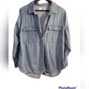 Old navy denim shirt. Blue. Size large